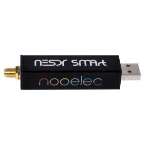 Nooelec RTL-SDR v5 SDR - NESDR 스마트 HF/VHF/UHF (100kHz-1.75GHz) 소프트웨어 정의 라디오. 0.5PPM TCXO, SMA 입력 및 알루미늄 인클로저를 갖춘 프리미엄 RTLSDR. RTL2832U & R820T2 (R860)-Based Radio
