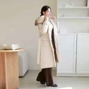 399,900원헤이즈 라쿤퍼 헝가리 롱 구스다운 코트