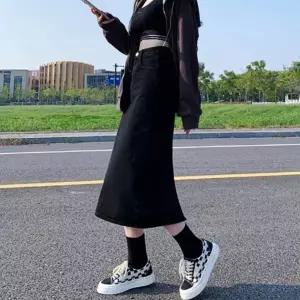 [하프클럽/셀러허브_여성트랜드패션]심플 블랙진스커트 흑청치마 롱데님