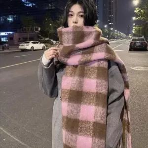 여자 겨울 데이트 룩 주말 체크 빅 머플러 목도리