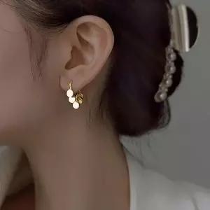 [지니온]포인트 귀걸이 시크 휴가룩 겨울신상