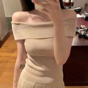 비스코프 오프숄더 민소매 골지 니트 슬림핏 데이트룩