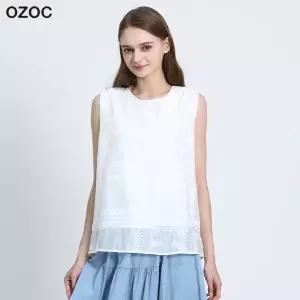 [오조크(OZOC)] 펀칭자수 라운드 민소매 블라우스 (택가격 114000원)