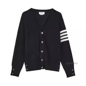 [롯데백화점]톰브라운 FW25 남성 4바 클래식 가디건 MKC002A Y1014 415
