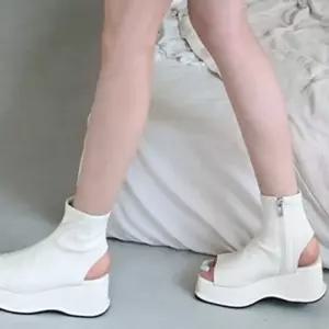 (올핀)여성 스트릿 패션 통굽 토오픈 워커 부츠