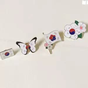 (다올)태극기 무궁화 깃발 나비 뱃지 독특한 디자인 특별한 날 소품