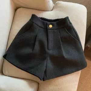 [라일리여성의류] Rly 연말 모임 데이트 룩 핀턱 모직 반바지 숏 팬츠