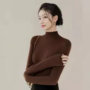 [RIZPICK]반폴라티 슬림핏 긴팔 목티 여성 피치기모 레이어드 롱티 프릴