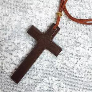 십자가 나무 펜던트 목걸이 천주교 소품 브라운