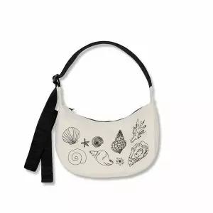 원더스토어 바쿠백나일론 크레센트백 스몰 Embroidered Shells