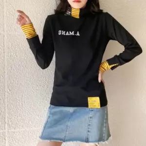 [라일리여성의류] Rly F93603 간절기 레터 와펜 패치 목 폴라 티