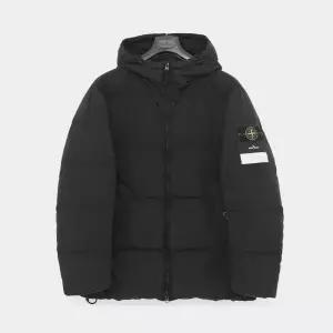 스톤아일랜드 26FW 와펜로고 클링클랩스 후드 패딩 남성 자켓 L2S154100037 S0A23 V0029