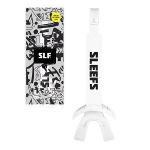 SLEEFS X 화이트 풋볼 마우스가드 - 헬멧 스트랩이 있는 립/마우스가드 - 립/치아 보호용 마우스피스 - 성형 가능 - 청소년 및 성인 남녀 모두 사용 가능 최대 공기 흐름 라크로스 및 모든 스포츠용 마우스가드