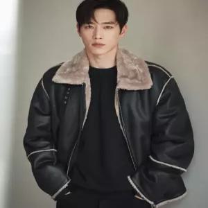 드로우핏 오버사이즈 스웨이드 라인 무스탕 자켓 [BLACK] DFJK2402BK 4424970