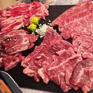 살치 갈비 부채 우삼겹 세트 1kg 구이용 소고기 모듬