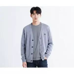 스파오 (우디) 자수 브이넥 카디건 SPCKE49C50-K