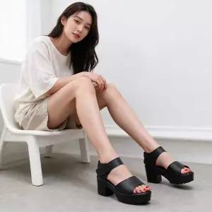 [에이치플러스몰]여성 샌들 통굽 웨지힐 스트랩 끈 슬리퍼 여름 휴가 바캉스 데일리