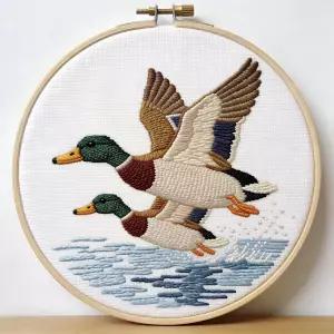 DIY 십자수 키트 후프가 있는 20x20cm 물 위를 나는 청둥오리 11CT 패턴 포함 초보자도 쉽게 할 수 자수