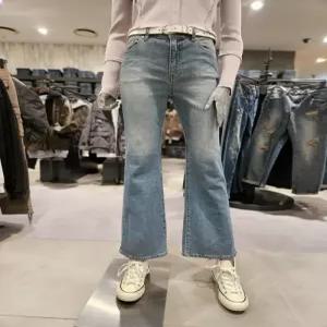 버커루  여성  부츠컷 M톤 데님 팬츠  B252DP751P