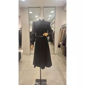 한정수량 아이잗컬렉션 프릴넥 셔링 플레어 원피스 CRAA0OP361 2816569