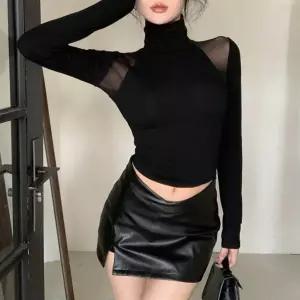 F007115_어깨시스루 목폴라 크롭 기모티셔츠