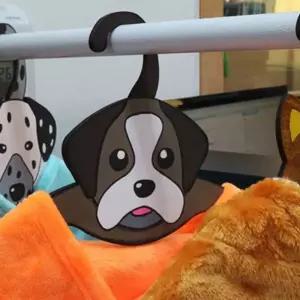 강아지 옷걸이 코너 헹거어린이용 미끄럼방지 스탠드 논슬립 나무 벽걸이 압축봉 사이즈링 헹거 이동식행거
