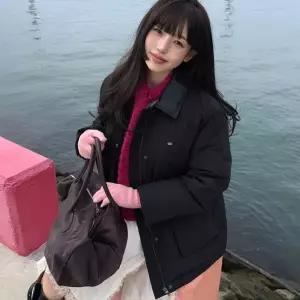 [롯데백화점]올리브데올리브 레더 카라 덕다운 워크 점퍼 OP5WMA68