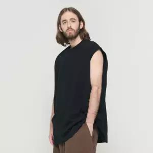 ESSENTIAL WIDE LAYERED SLEEVELESS (BLACK)