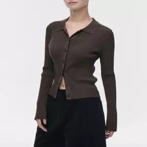 무신사 스탠다드 우먼 우먼즈 리브드 슬림 칼라드 가디건 브라운 7939759