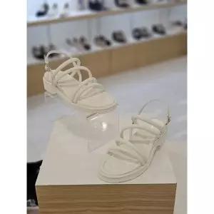 [미소페]by미소페 여성 누빔 경량 스트랩샌들 3cm 112524004