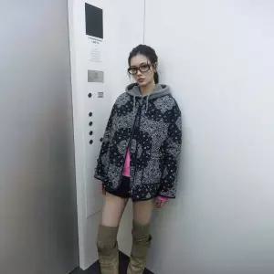 [롯데백화점]랩 (웰론)페이즐리 경량패딩(AR4PDIIA62)