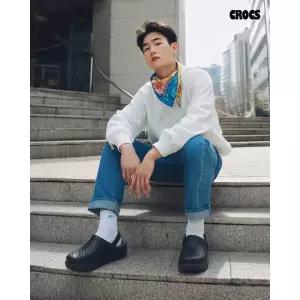 [크록스] 인모션 클로그 남자 여성슬리퍼 샌들 209964-001