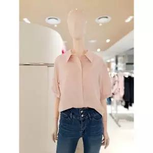 [롯데백화점]SOUP (숲)기본 뒤턱주름 5부소매 볼륨셔츠 SC5SS32