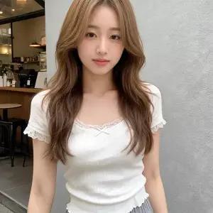 슬림핏 반팔 티셔츠 포인트 레이스 상의 여름 데일리룩 이너웨어
