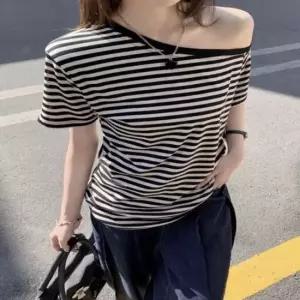 오너클랜 캐주얼룩 여름 데일리룩 스트라이프 페미닌룩 데이트룩 오프숄더 반팔티셔츠 페미닌룩