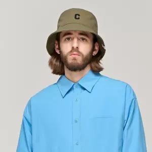 카고브로스 CB LOGO ROUND BUCKET HAT (KHAKI) - black