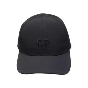 CP컴퍼니 시피컴퍼니 26SS 렌즈 와펜 CP로고 볼캡 RCCMAC748A 110545A 999