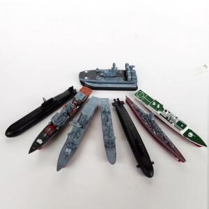 4D 조립 전함 선박 모델 8pcs 구축함 해안 경비대 잠수함 시뮬레이션 군사 장난감 군함 장식품
