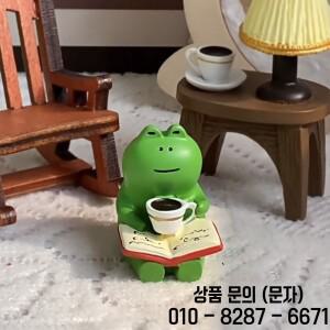 귀여운 힐링 소형 장식품 미니 개구리 레진 피규어 흔들의자 디자인 책 커피 홈 침실 사무실