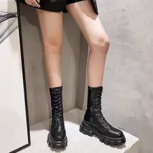 워커 슈즈 부츠 여성 캐주얼룩 코디 키높이 통굽 레이스업 플랫