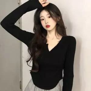 [하프클럽/알티피아]긴팔 크롭 티셔츠 V넥 슬림핏 여성 상의