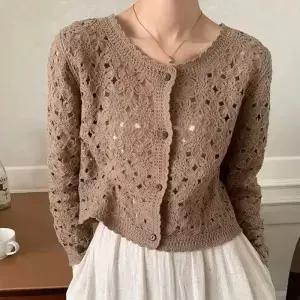 여성용 긴 소매 크로 셰 뜨개질 탑 쉬어 버튼 업 중공 오픈 워크 니트 카디건 자켓 봄 여름 Boho Vacation