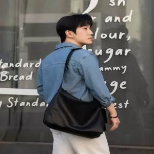 질스튜어트 액세서리 남성 26FW [삭형콜라보][M size] 블랙 가죽 2WAYS 크로스숄더백 (카드지갑 포함) JUB