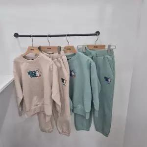 [지프키즈]낚시곰 자수 셋업맨투맨 KR4TSU855KR4TPU855_JK