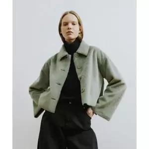 MOLLIOLLI GUDDY 숏 페이크퍼 자켓 [카키] 2376790