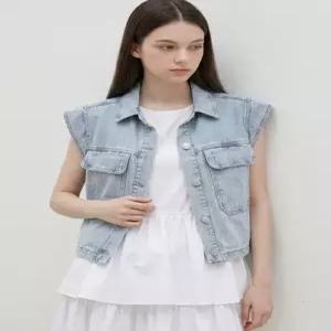 카라(KARA) KARRA 워싱스카이캡소매데님베스트_A6M0655