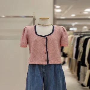 시슬리 스퀘어넥 배색 반팔 가디건 SAKCC9331 703682