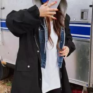 바람막이 방한 아우터 추운 날씨에도 거뜬한 보온성과 클래식한 디자인의 겨울 롱 야상