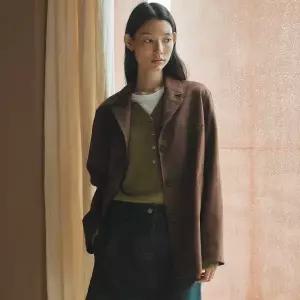 [롯데백화점]쥬크 쓰리 버튼 박시핏 스웨이드 자켓_Z254PSF553