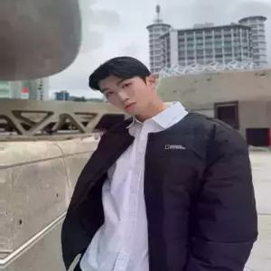 내셔널지오그래픽 경량 구스다운 점퍼 심플 헤론 U넥 BLACK 베이직